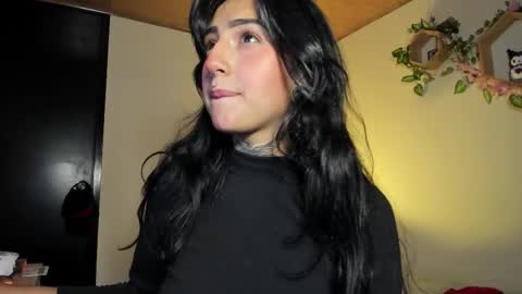 Snapshot of lolaleah_ chatting on February 14, 4:31 am Lola online show from February 14, 4:31 am