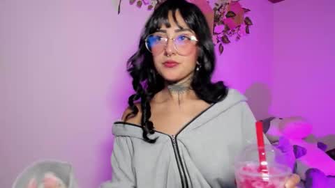 Lola online show from March 4, 6:19 am