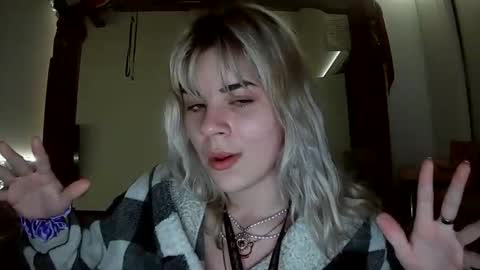 Lola Lixx online show from December 15, 11:36 am