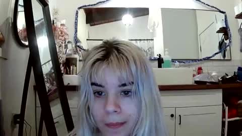Snapshot of lolalixx6969 chatting on April 8, 5:29 am Lola Lixx online show from April 8, 5:29 am