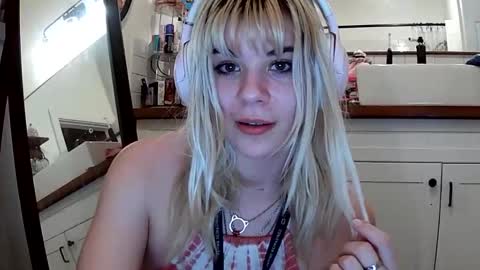Snapshot of lolalixx6969 chatting on May 4, 11:06 am Lola Lixx online show from May 4, 11:06 am
