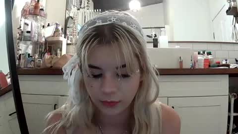 Snapshot of lolalixx6969 chatting on August 2, 1:37 am Lola Lixx online show from August 2, 1:37 am