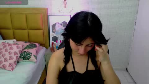 Snapshot of lolamaxi chatting on January 14, 3:01 am LOLA online show from January 14, 3:01 am