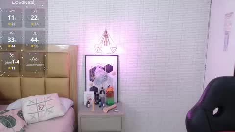 Snapshot of lolamaxi chatting on February 14, 6:12 am LOLA online show from February 14, 6:12 am