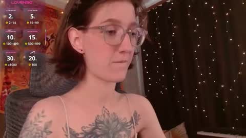 lolami_ online show from July 30, 7:29 am