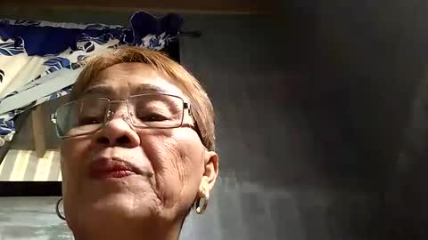 Snapshot of lolamommie chatting on January 30, 2:49 am tey online show from January 30, 2:49 am