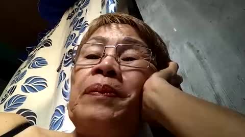 Snapshot of lolamommie chatting on January 30, 5:52 am tey online show from January 30, 5:52 am