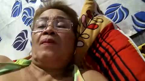 Snapshot of lolamommie chatting on February 1, 10:59 am tey online show from February 1, 10:59 am