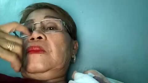 Snapshot of lolamommie chatting on February 2, 6:48 am tey online show from February 2, 6:48 am