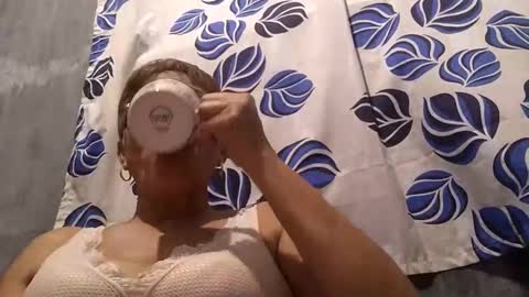 Snapshot of lolamommie chatting on February 3, 12:25 pm tey online show from February 3, 12:25 pm