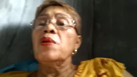 Snapshot of lolamommie chatting on February 7, 6:35 am tey online show from February 7, 6:35 am