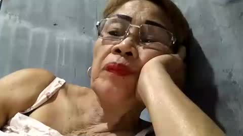 Snapshot of lolamommie chatting on February 9, 12:19 pm tey online show from February 9, 12:19 pm