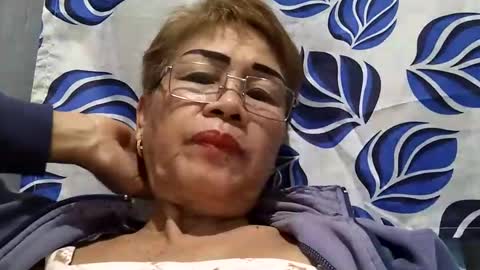 Snapshot of lolamommie chatting on February 9, 9:06 pm tey online show from February 9, 9:06 pm