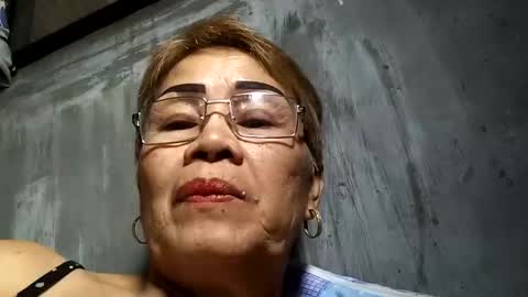 Snapshot of lolamommie chatting on February 10, 6:20 am tey online show from February 10, 6:20 am