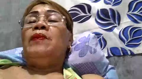 Snapshot of lolamommie chatting on February 11, 12:27 pm tey online show from February 11, 12:27 pm