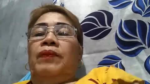 Snapshot of lolamommie chatting on February 12, 12:22 pm tey online show from February 12, 12:22 pm