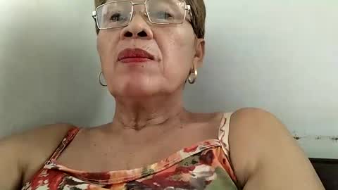 Snapshot of lolamommie chatting on February 13, 8:38 am tey online show from February 13, 8:38 am