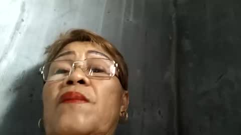 Snapshot of lolamommie chatting on February 15, 7:27 am tey online show from February 15, 7:27 am