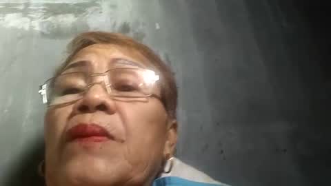 Snapshot of lolamommie chatting on February 15, 11:25 pm tey online show from February 15, 11:25 pm