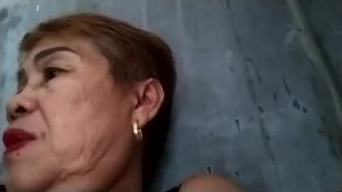 Snapshot of lolamommie chatting on February 18, 7:10 am tey online show from February 18, 7:10 am