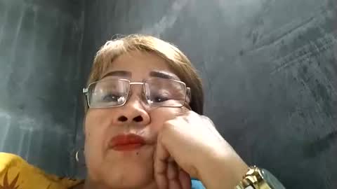 Snapshot of lolamommie chatting on February 20, 6:50 am tey online show from February 20, 6:50 am