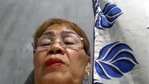 Snapshot of lolamommie chatting on February 20, 12:57 pm tey online show from February 20, 12:57 pm