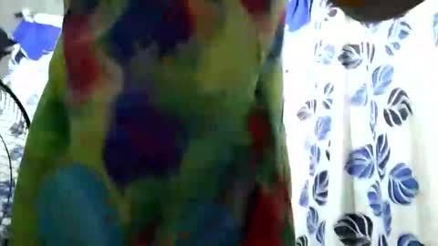 Snapshot of lolamommie chatting on February 21, 9:22 pm tey online show from February 21, 9:22 pm