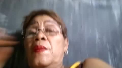 Snapshot of lolamommie chatting on February 23, 9:33 am tey online show from February 23, 9:33 am