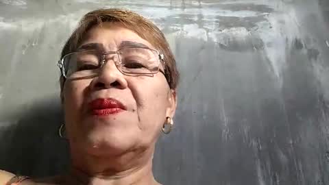 Snapshot of lolamommie chatting on February 23, 11:04 pm tey online show from February 23, 11:04 pm