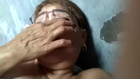 Snapshot of lolamommie chatting on February 24, 8:06 am tey online show from February 24, 8:06 am