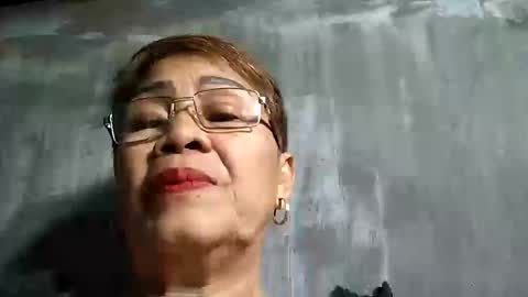 Snapshot of lolamommie chatting on February 26, 1:00 am tey online show from February 26, 1:00 am