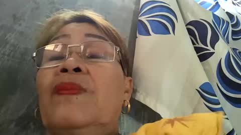 Snapshot of lolamommie chatting on March 2, 6:27 am tey online show from March 2, 6:27 am