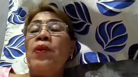 Snapshot of lolamommie chatting on March 2, 12:22 pm tey online show from March 2, 12:22 pm