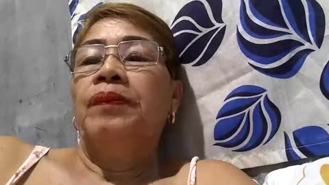 Snapshot of lolamommie chatting on March 3, 10:10 pm tey online show from March 3, 10:10 pm