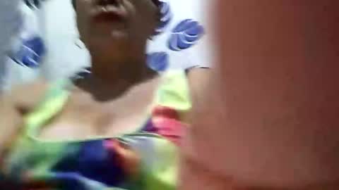 Snapshot of lolamommie chatting on March 6, 9:42 pm tey online show from March 6, 9:42 pm