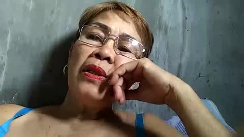 Snapshot of lolamommie chatting on March 9, 2:07 am tey online show from March 9, 2:07 am