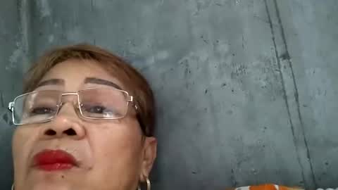 Snapshot of lolamommie chatting on March 9, 5:33 am tey online show from March 9, 5:33 am