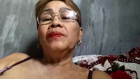 Snapshot of lolamommie chatting on March 11, 6:00 am tey online show from March 11, 6:00 am