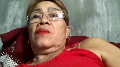 Snapshot of lolamommie chatting on March 12, 8:41 am tey online show from March 12, 8:41 am