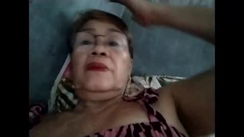 Snapshot of lolamommie chatting on September 10, 3:50 am tey online show from September 10, 3:50 am