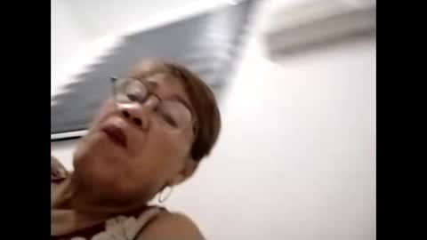 Snapshot of lolamommie chatting on September 19, 8:27 am tey online show from September 19, 8:27 am