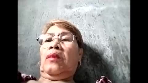 Snapshot of lolamommie chatting on September 22, 1:51 am tey online show from September 22, 1:51 am