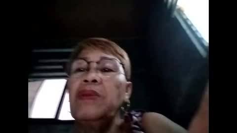 Snapshot of lolamommie chatting on September 26, 4:49 am tey online show from September 26, 4:49 am