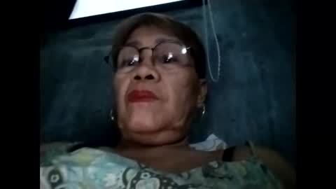 Snapshot of lolamommie chatting on September 30, 7:24 am tey online show from September 30, 7:24 am