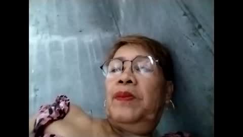 Snapshot of lolamommie chatting on October 2, 7:26 am tey online show from October 2, 7:26 am