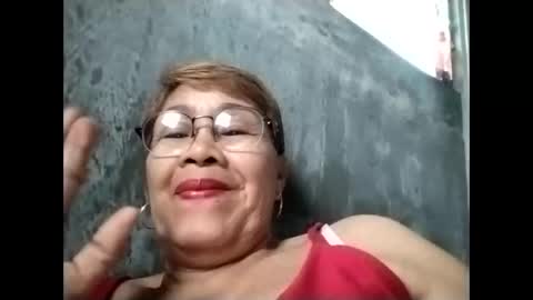 Snapshot of lolamommie chatting on October 3, 5:37 am tey online show from October 3, 5:37 am