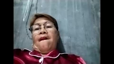 Snapshot of lolamommie chatting on October 5, 9:45 pm tey online show from October 5, 9:45 pm