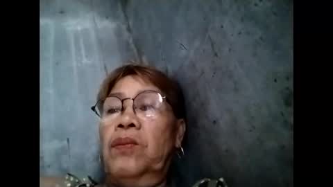 Snapshot of lolamommie chatting on October 14, 8:15 am tey online show from October 14, 8:15 am