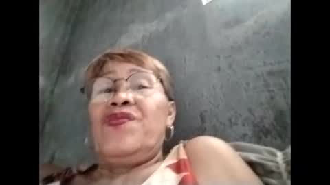 Snapshot of lolamommie chatting on October 16, 8:04 am tey online show from October 16, 8:04 am