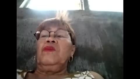 Snapshot of lolamommie chatting on October 27, 7:12 am tey online show from October 27, 7:12 am